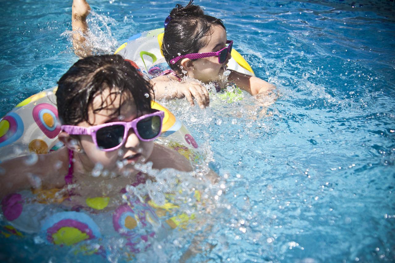 10 wskazówek dla dzieci dotyczących bezpieczeństwa na basenie